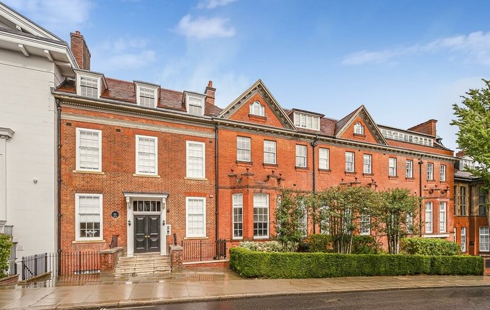 Flat to rent in Kidderpore Avenue, London