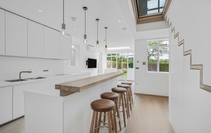 Property to rent in Linden Lea, London