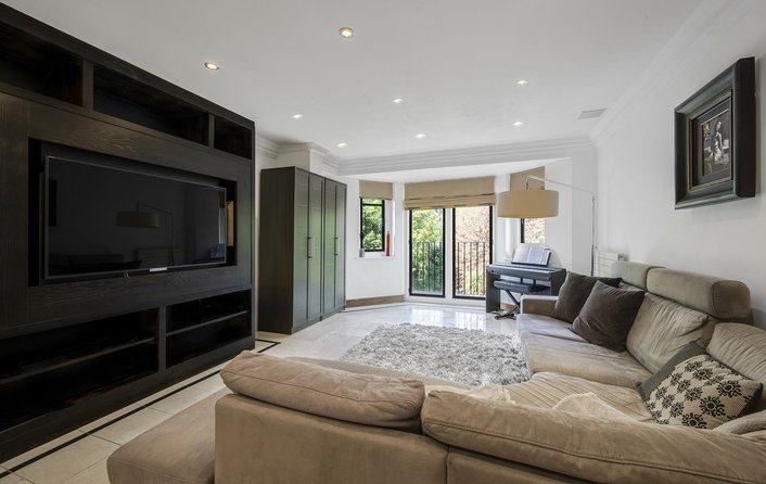 Flat to rent in Lindfield Gardens, Hampstead