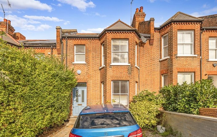 House to rent in Pattison Road, London
