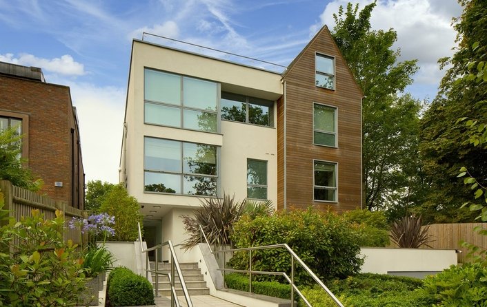 Flat to rent in West Heath Road, Hampstead