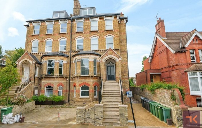 Flat to rent in Prince Arthur Road, Hampstead