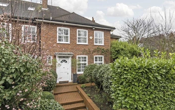 House to rent in Redington Gardens, Hampstead
