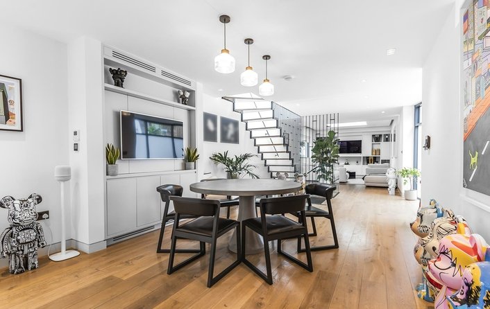 House to rent in Rosslyn Mews, Hampstead Village