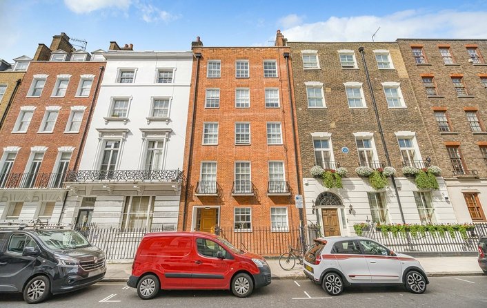 Flat to rent in Wimpole Street, London