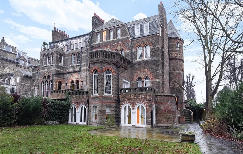 House To Rent in Lyndhurst Terrace, Hampstead, London, NW3 TK