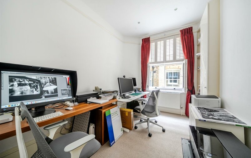 Flat for sale in Antrim Road, Belsize Park