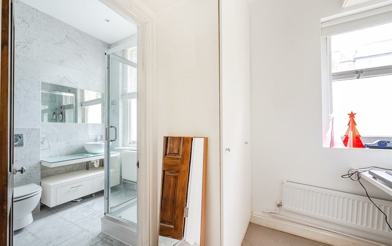 Flat for sale in Antrim Road, Belsize Park