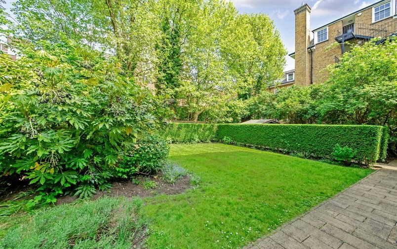 Flat for sale in Antrim Road, Belsize Park