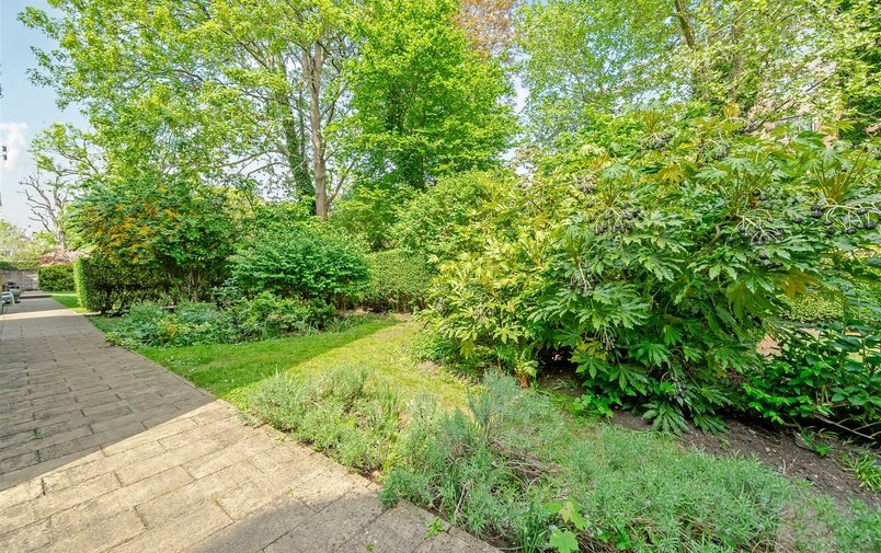 Flat for sale in Antrim Road, Belsize Park