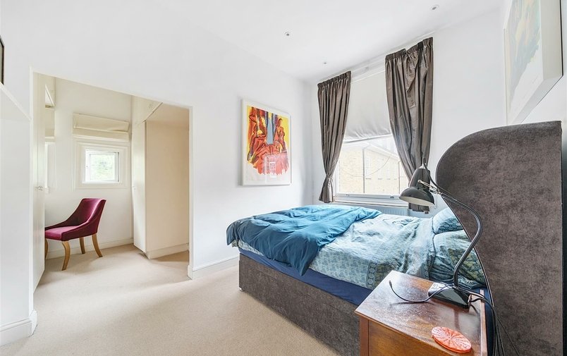 Flat for sale in Antrim Road, Belsize Park