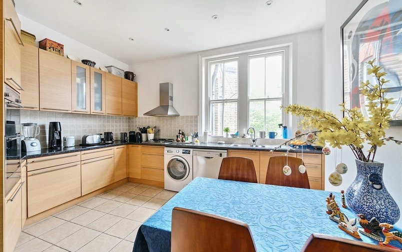 Flat for sale in Antrim Road, Belsize Park
