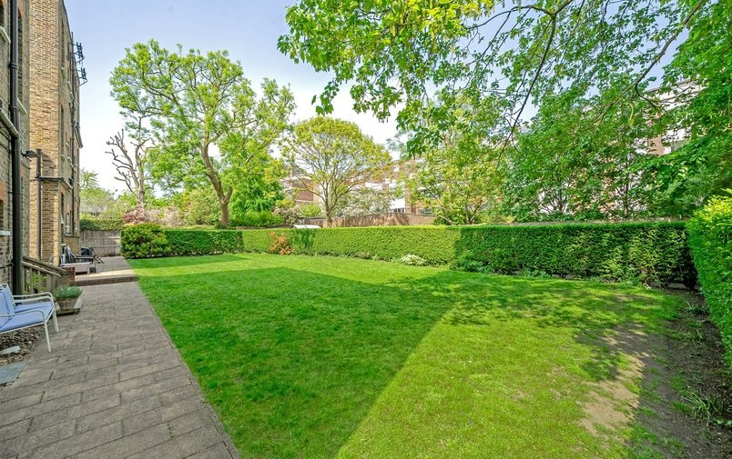 Flat for sale in Antrim Road, Belsize Park