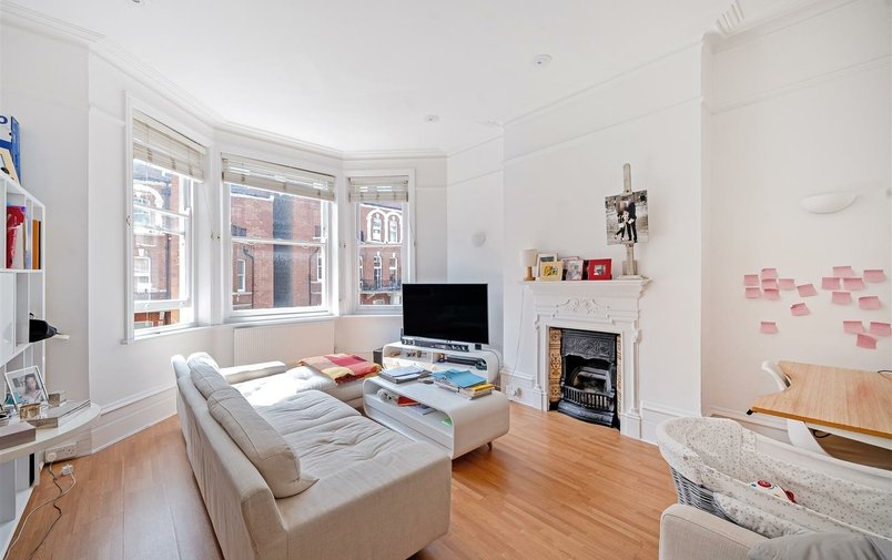 Flat for sale in Antrim Road, Belsize Park