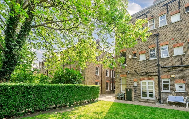 Flat for sale in Antrim Road, Belsize Park