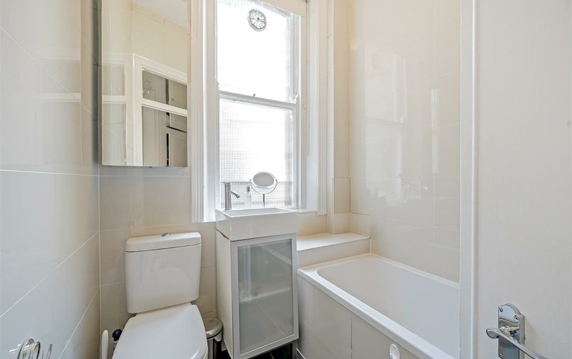 Flat for sale in Antrim Road, Belsize Park