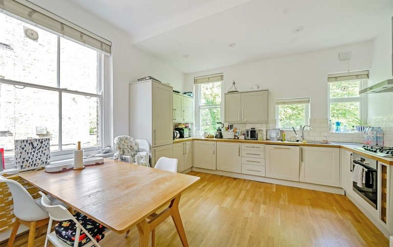 Flat for sale in Antrim Road, Belsize Park