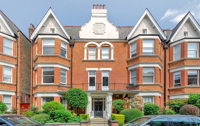 Flat for sale in Antrim Road, Belsize Park