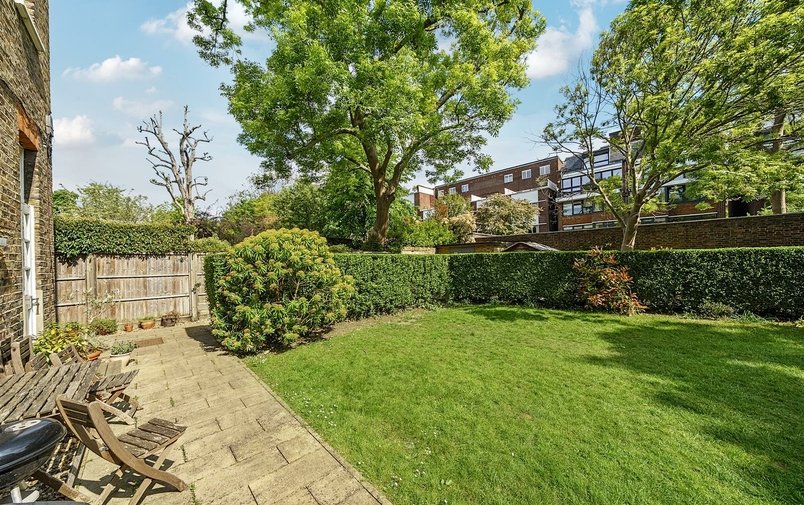 Flat for sale in Antrim Road, Belsize Park