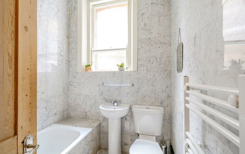 Flat for sale in Antrim Road, Belsize Park