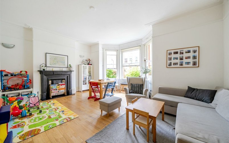 Flat for sale in Antrim Road, Belsize Park