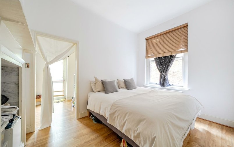 Flat for sale in Antrim Road, Belsize Park