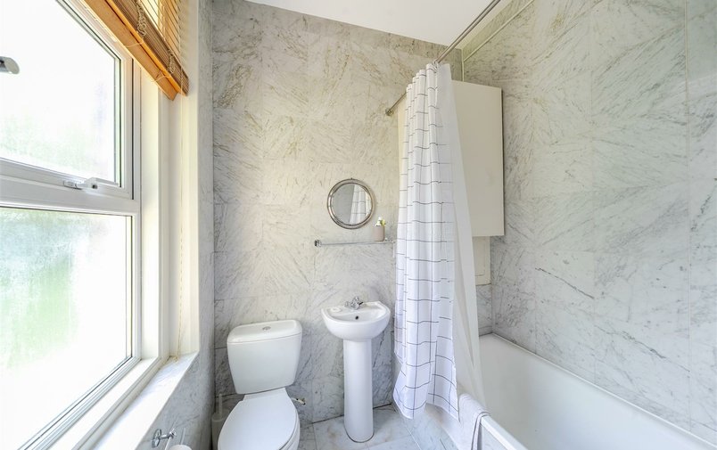 Flat for sale in Antrim Road, Belsize Park