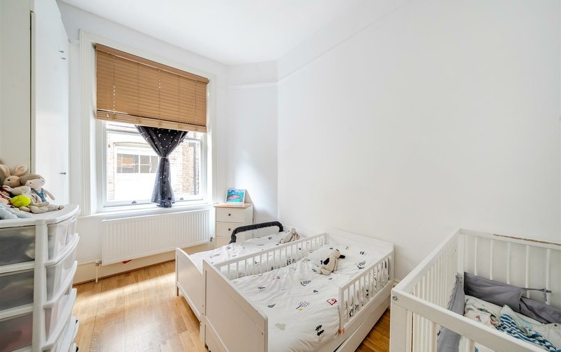 Flat for sale in Antrim Road, Belsize Park