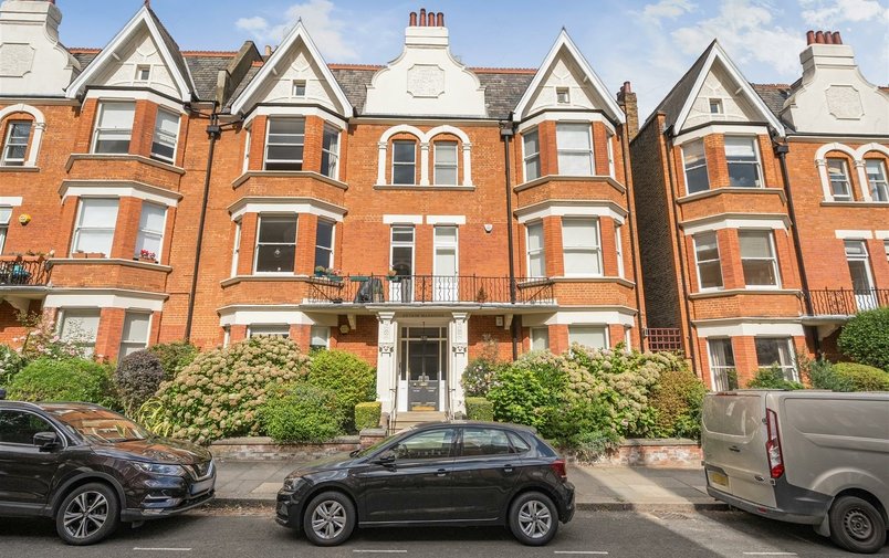 Flat for sale in Antrim Road, Belsize Park