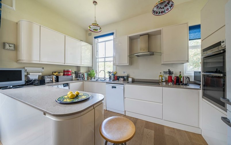 Flat for sale in Antrim Road, Belsize Park