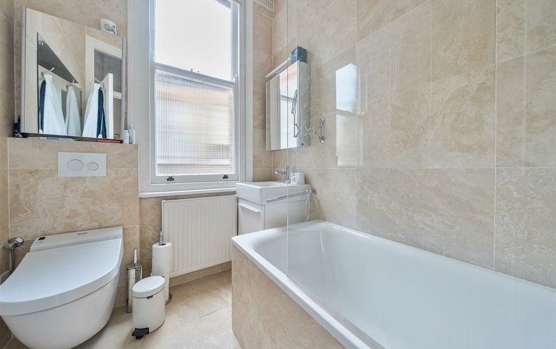 Flat for sale in Antrim Road, Belsize Park