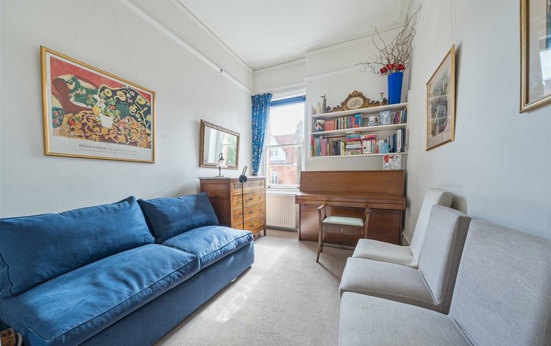 Flat for sale in Antrim Road, Belsize Park