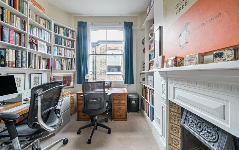 Flat for sale in Antrim Road, Belsize Park