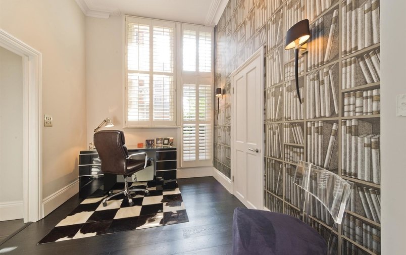 Flat for sale in Arkwright Road, Hampstead
