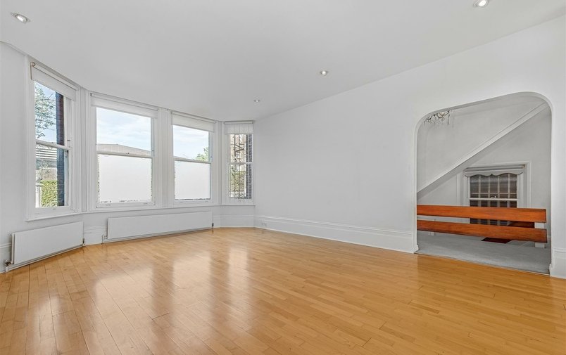 Flat for sale in Arkwright Road, Hampstead