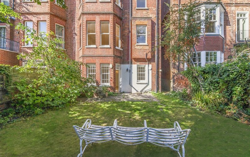 Flat for sale in Arkwright Road, Hampstead