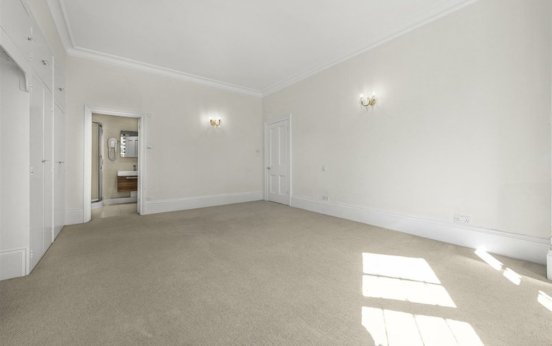Flat for sale in Arkwright Road, Hampstead