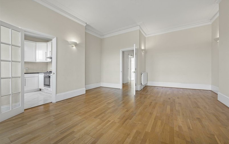 Flat for sale in Arkwright Road, Hampstead