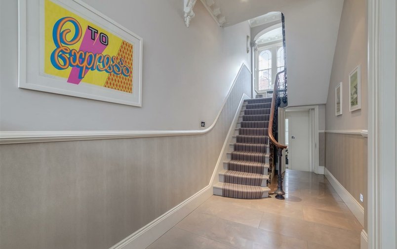 House for sale in Belsize Crescent, Belsize Village