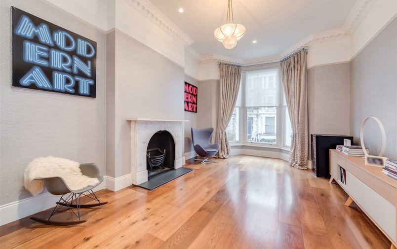 House for sale in Belsize Crescent, Belsize Village