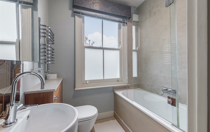 House for sale in Belsize Crescent, Belsize Village
