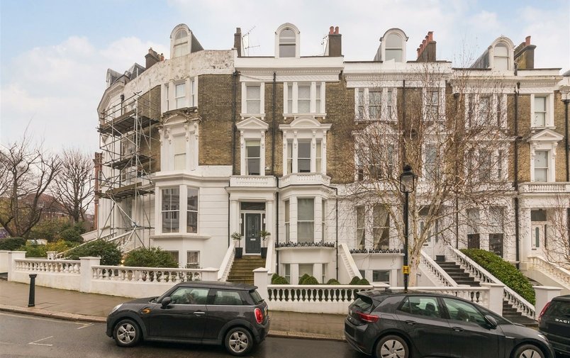 House for sale in Belsize Crescent, Belsize Village