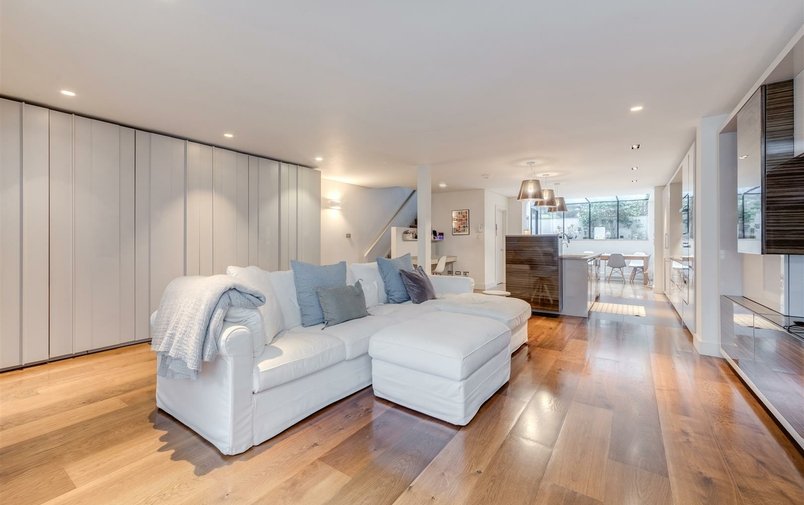 House for sale in Belsize Crescent, Belsize Village