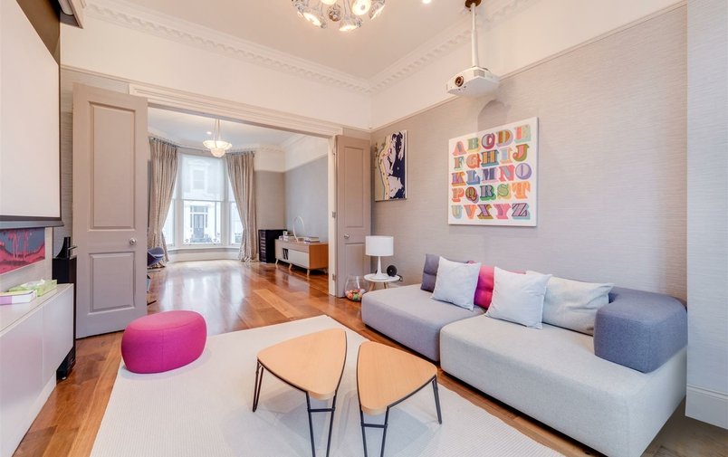 House for sale in Belsize Crescent, Belsize Village
