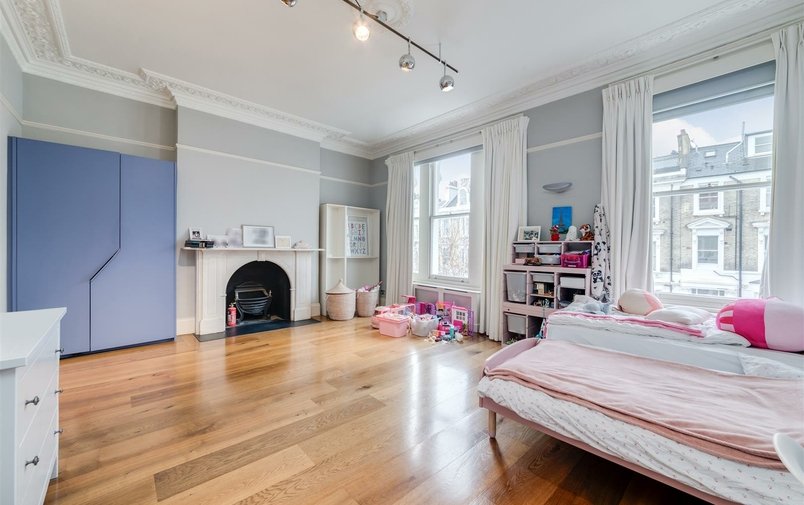 House for sale in Belsize Crescent, Belsize Village