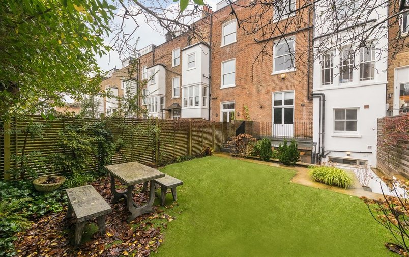 House for sale in Belsize Crescent, Belsize Village