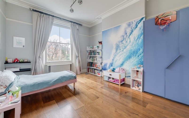 House for sale in Belsize Crescent, Belsize Village