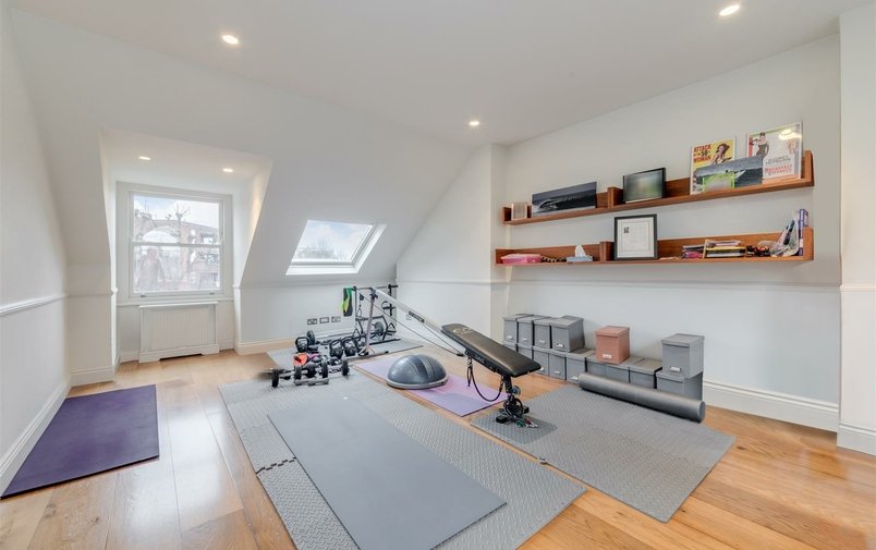 House for sale in Belsize Crescent, Belsize Village