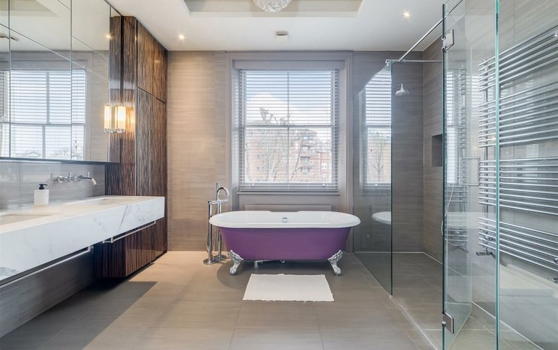 House for sale in Belsize Crescent, Belsize Village