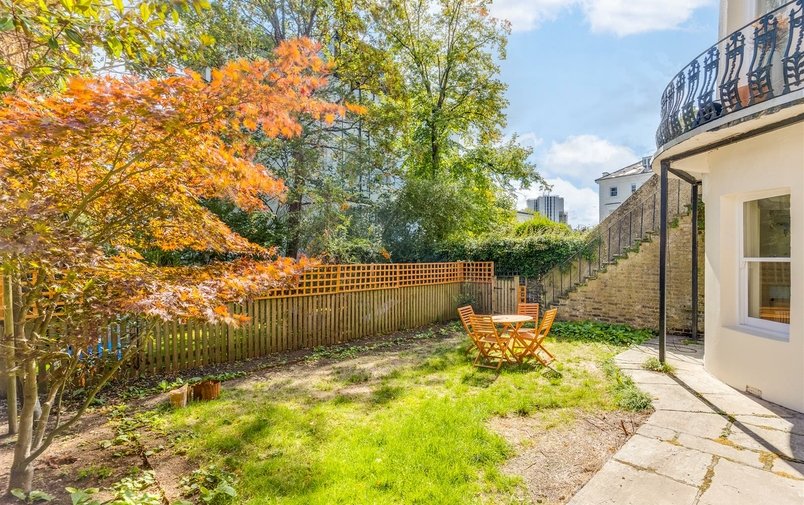 Flat for sale in Belsize Grove, Belsize Park